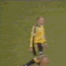 monsieur l'arbitre jou au football